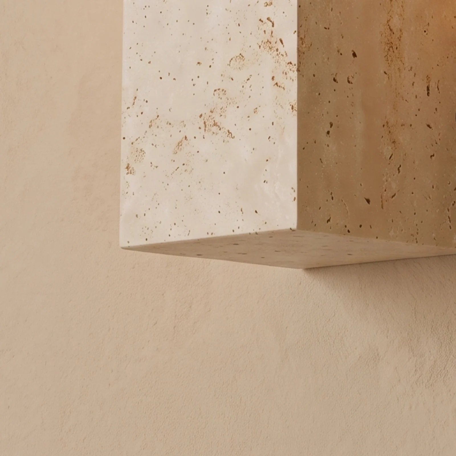 square-travertine-led-wall-lamp detail