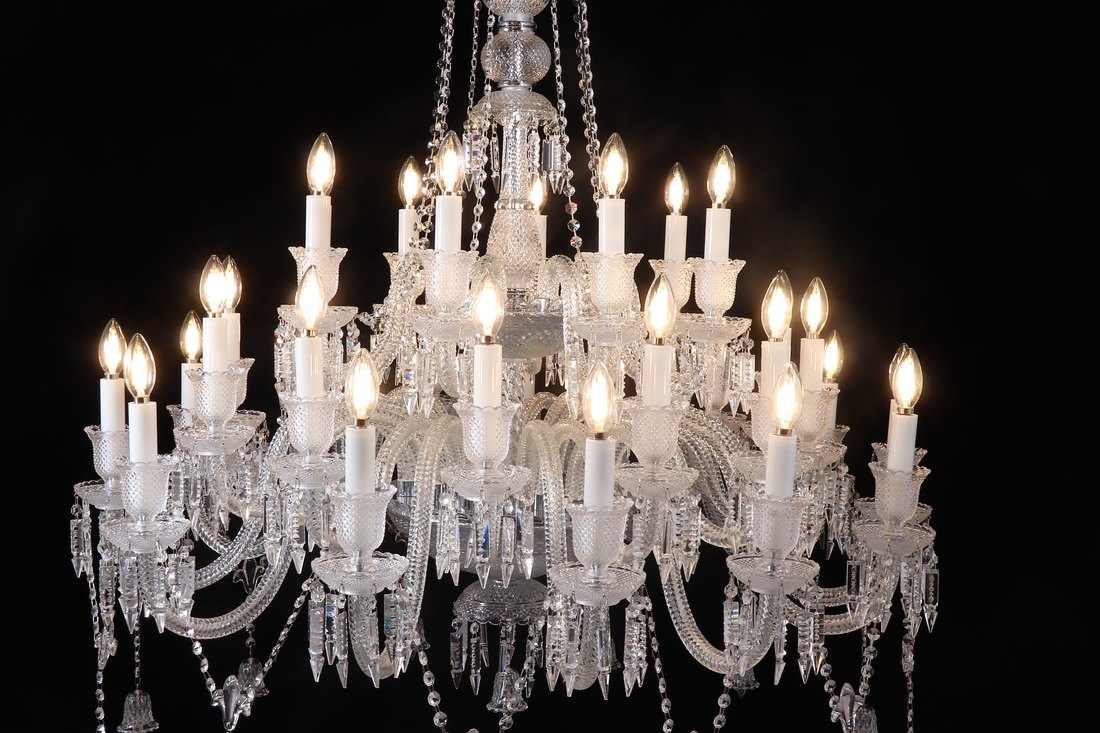 Crystal chandelier with reflective decorative details