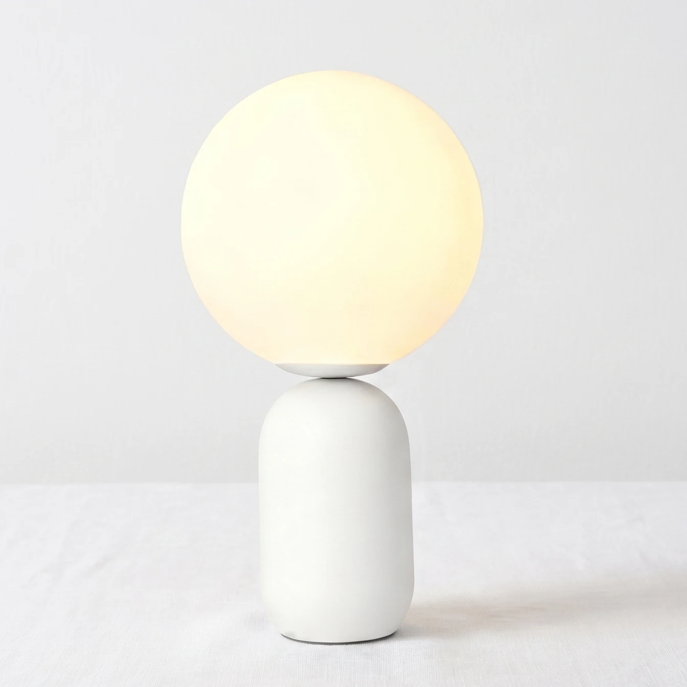 Glass Globe Table Lamp detail