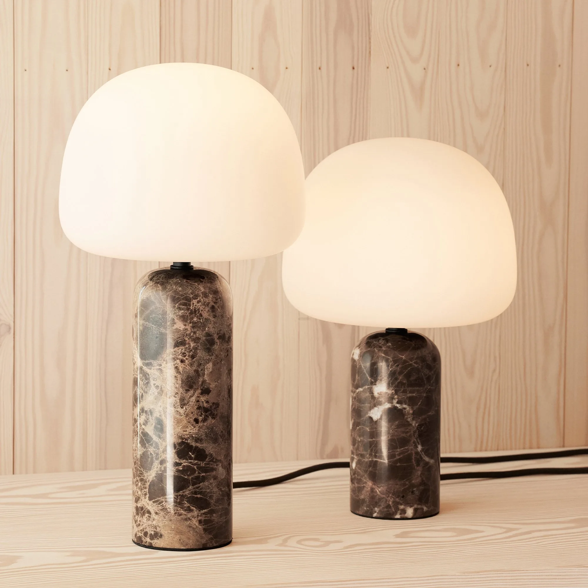 Modern Minimalist White de vidrio and Brown de mármol Mushroom Lámpara de mesa Collection detail view 1
